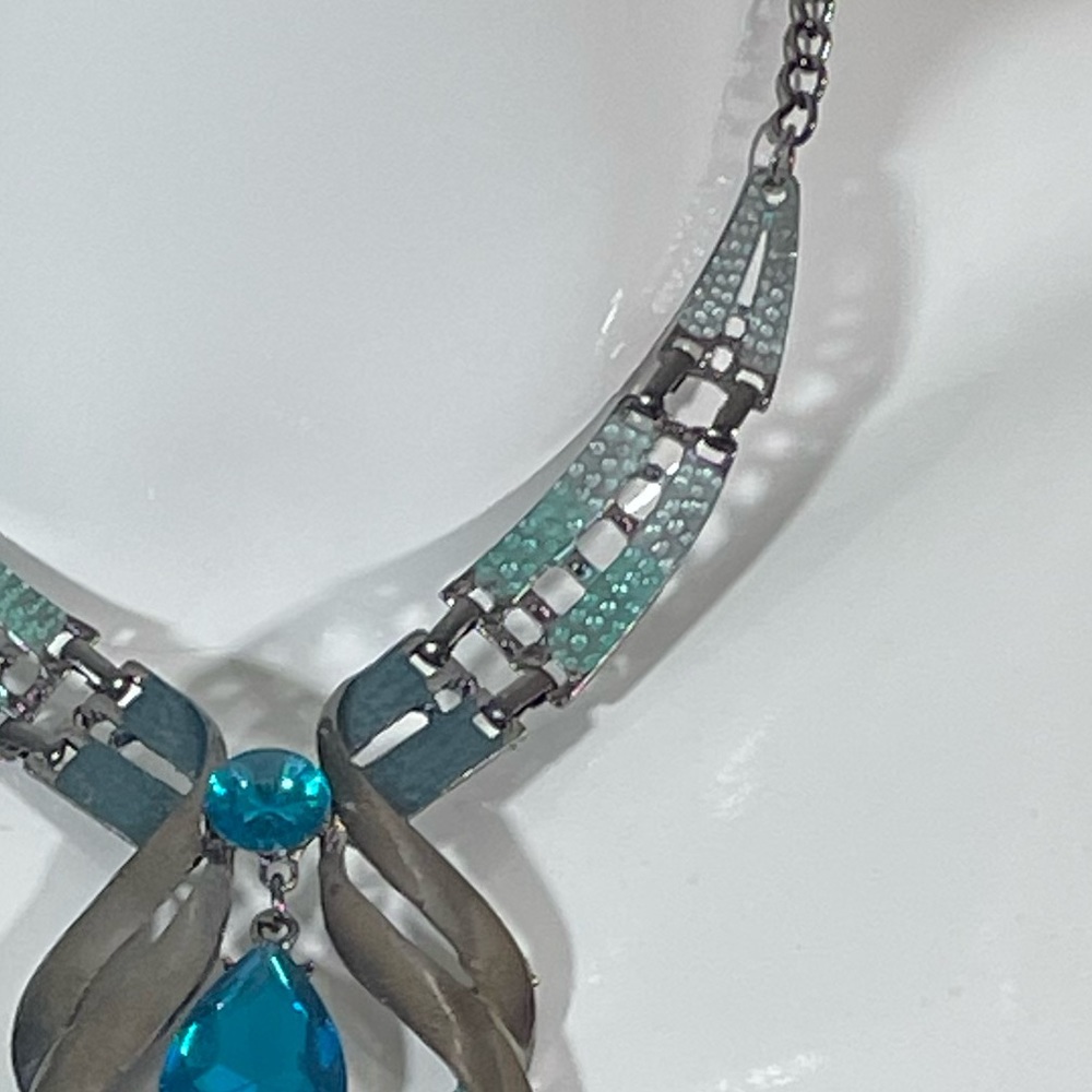 Stunning Teardrop Metal Encased Brilliant Blue Gemstone Pendant Necklace - Picture 4 of 5